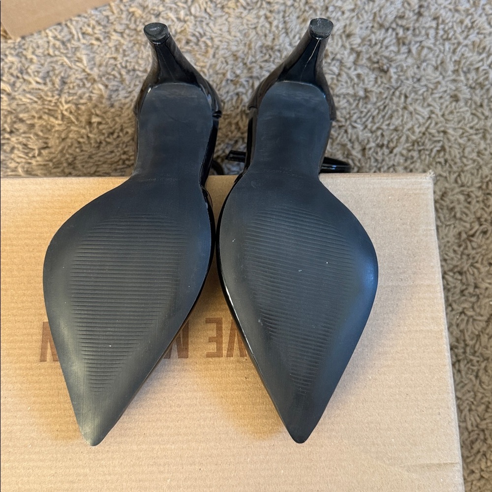 Brand new, never worn Steve Madden black patent leather heels. Size 7.5 - Picture 3 of 4